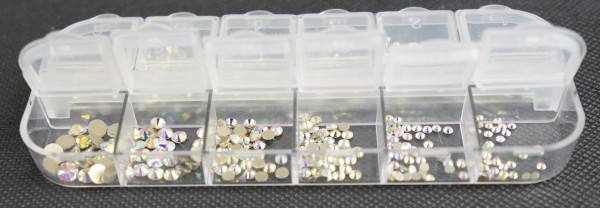 Caja de diamantes de imitación iridiscente